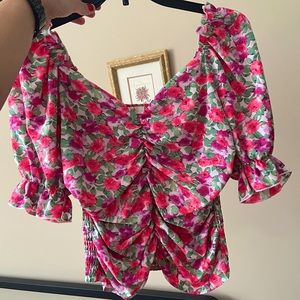 Super cute puff sleeve top